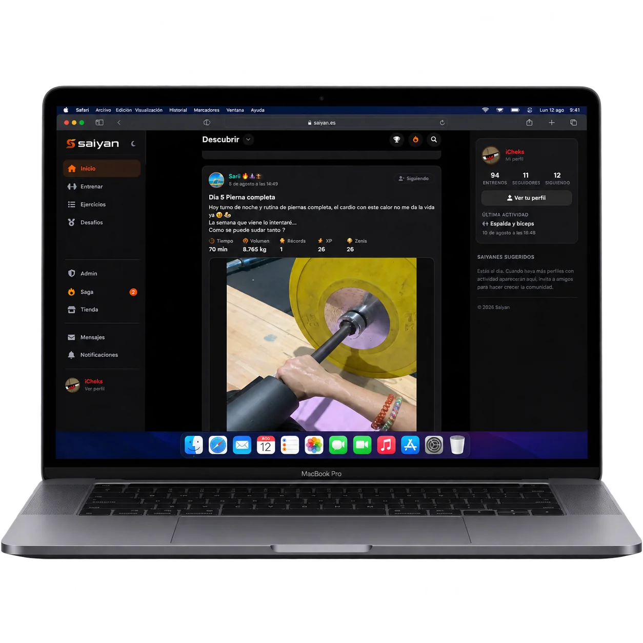 Feed social de Saiyan en un Mac con el tema oscuro.